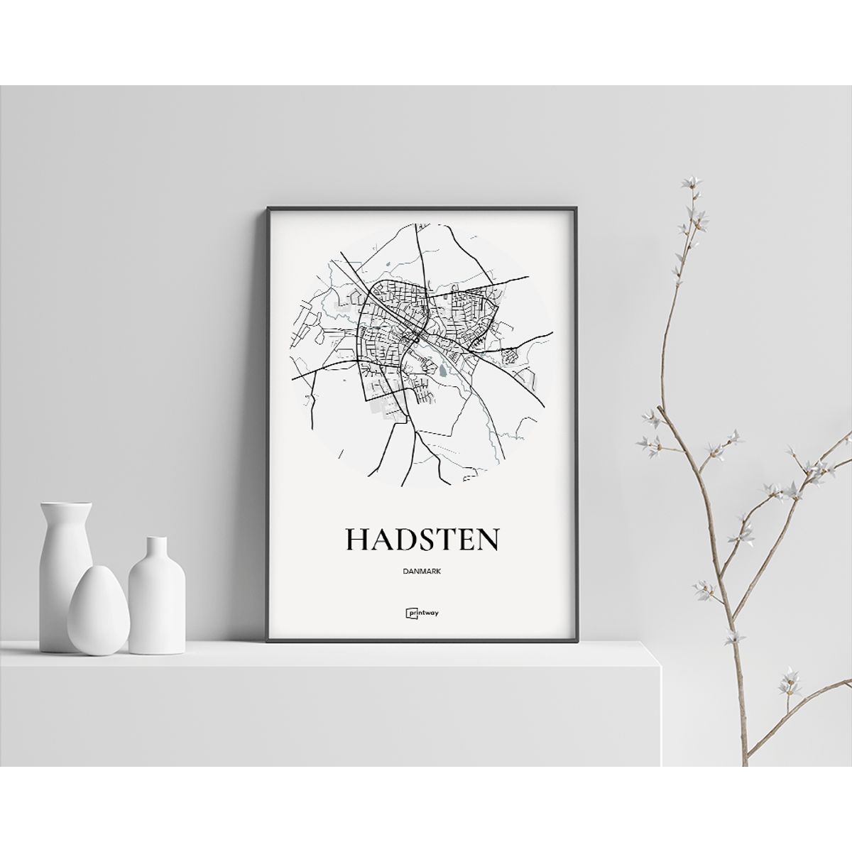 Hadsten Plakaten Rundt kort Hvid 42×60 cm (A2)