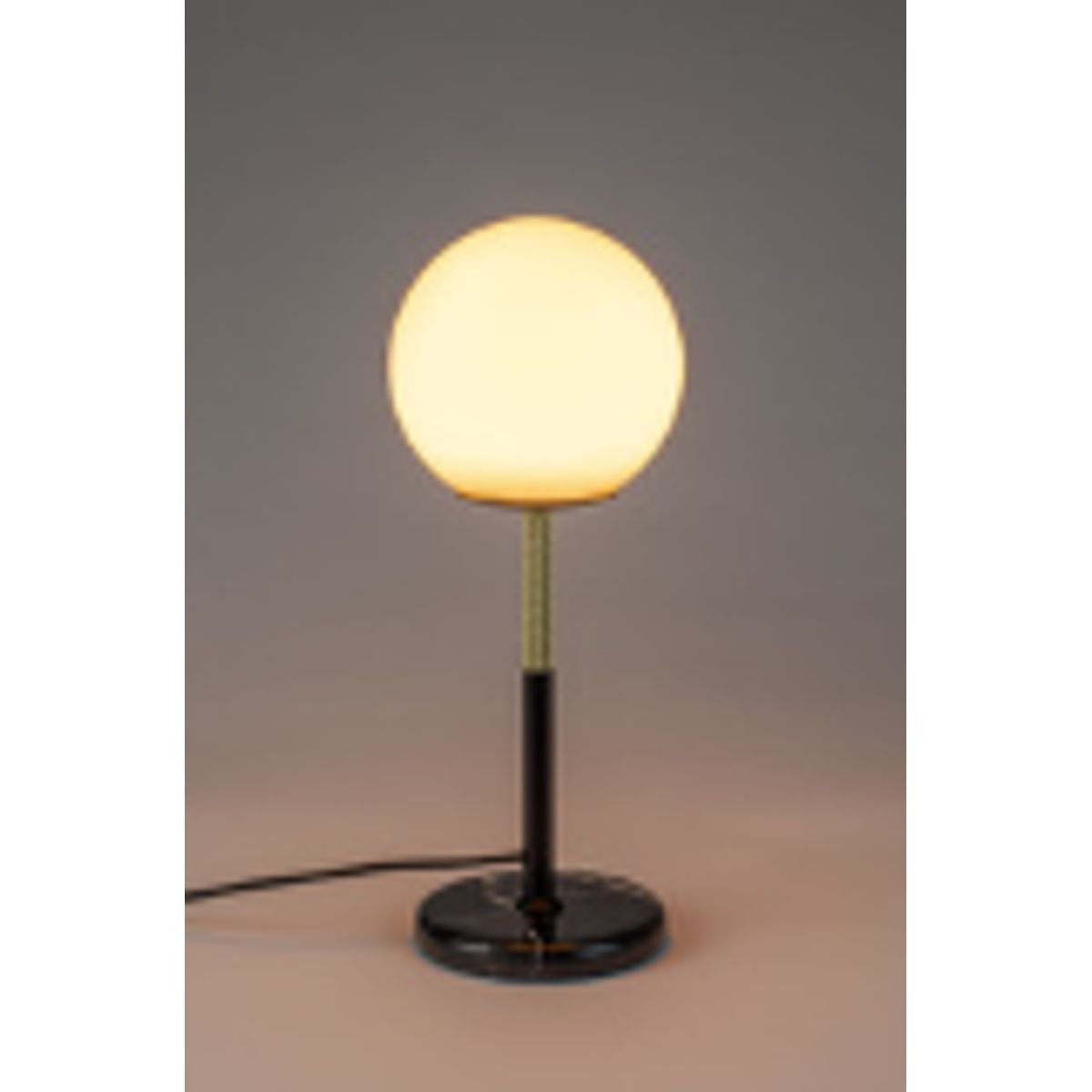 ZUIVER Orion bordlampe - opal glas og sort marmor