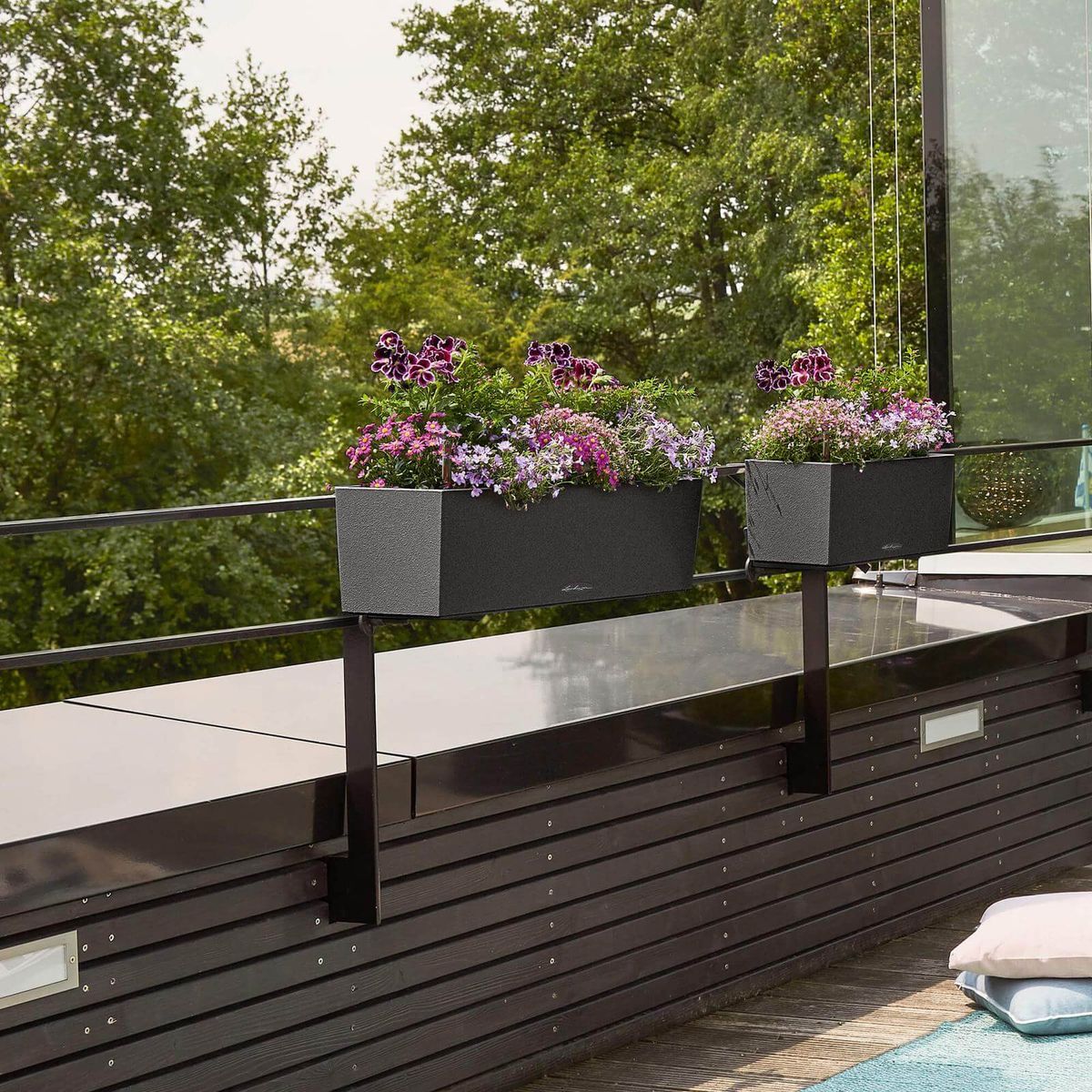 Lechuza Balconera Stone udendørs krukke til blomster med selvvandingssystem Graphite black 50 x 19 x H19 cm