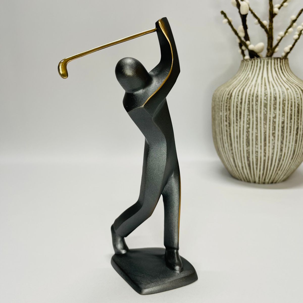 Tee off - skulptur i ægte bronze