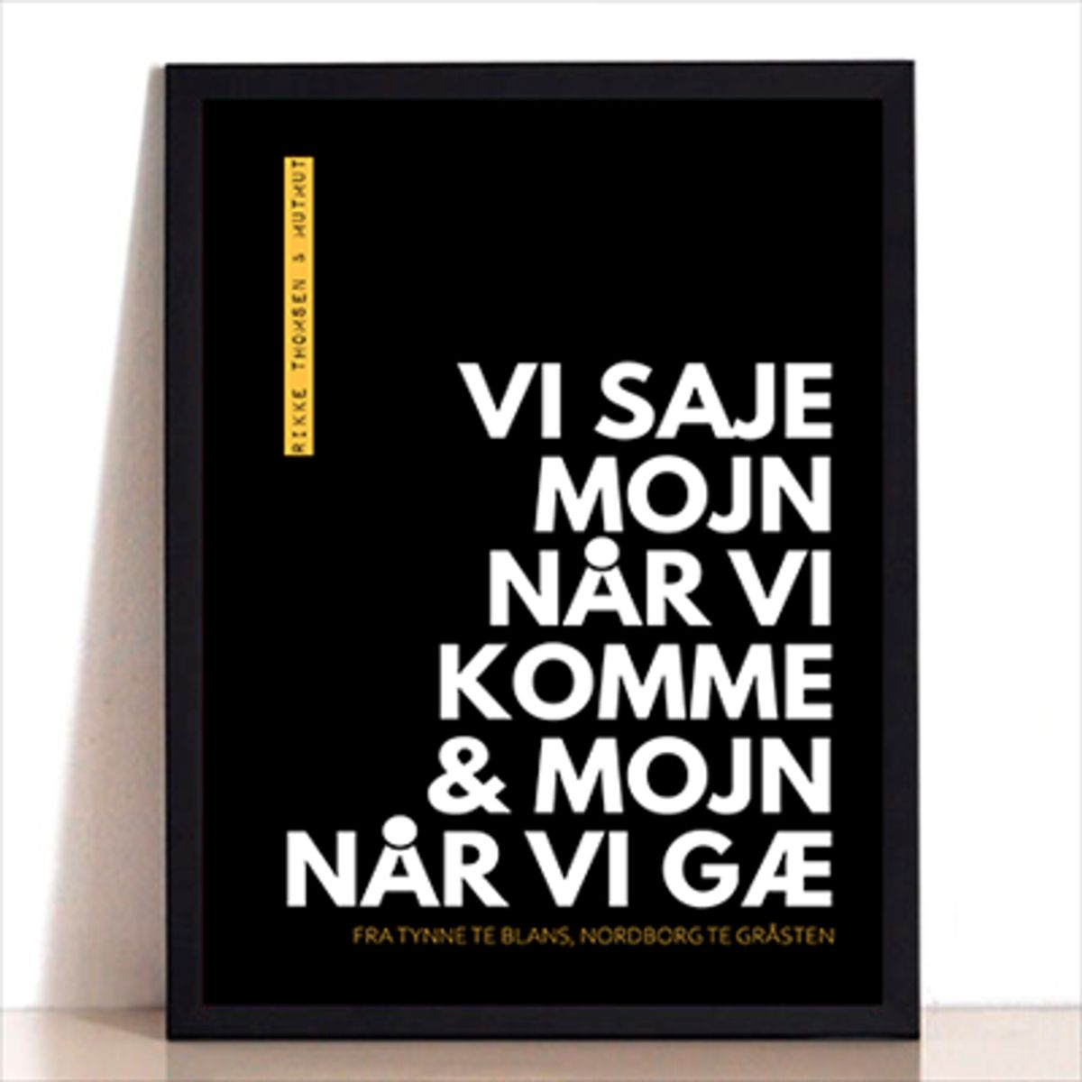 MOJN NÅR VI KOMME - PLAKAT i SORT/GUL A4