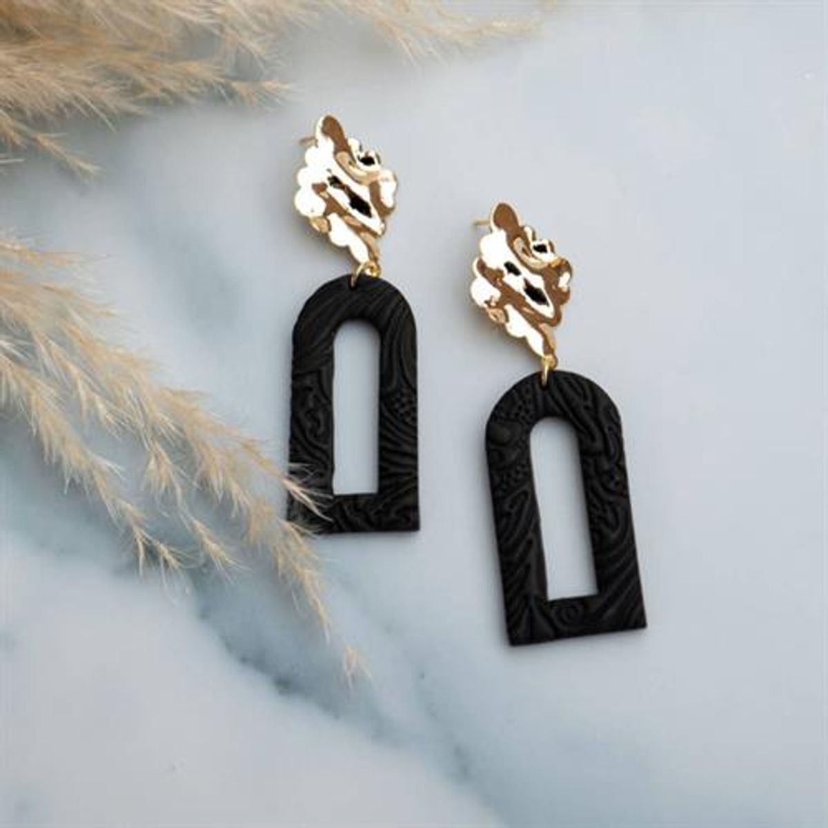 Zoe Earrings, black