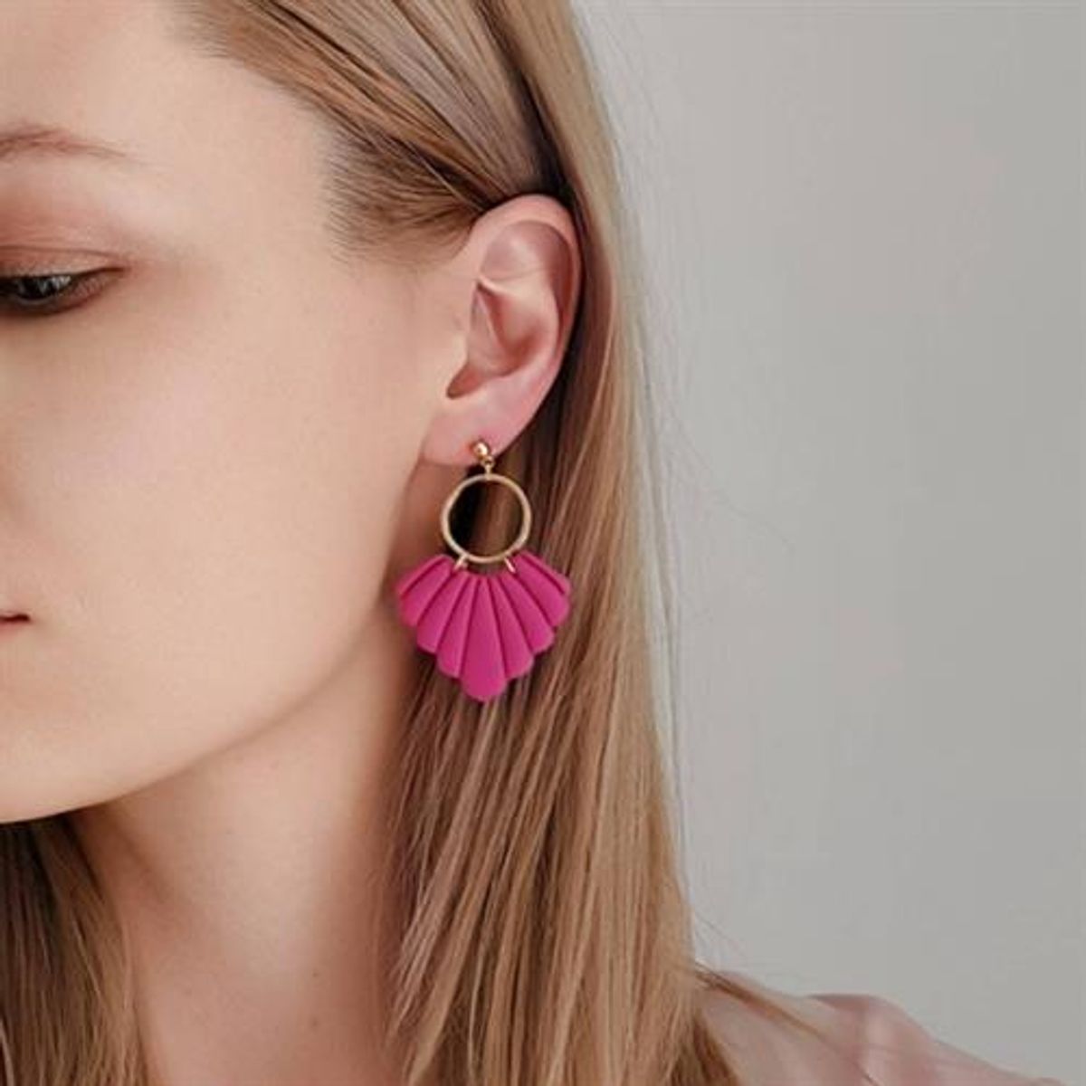 Cleo Earrings, hindbær