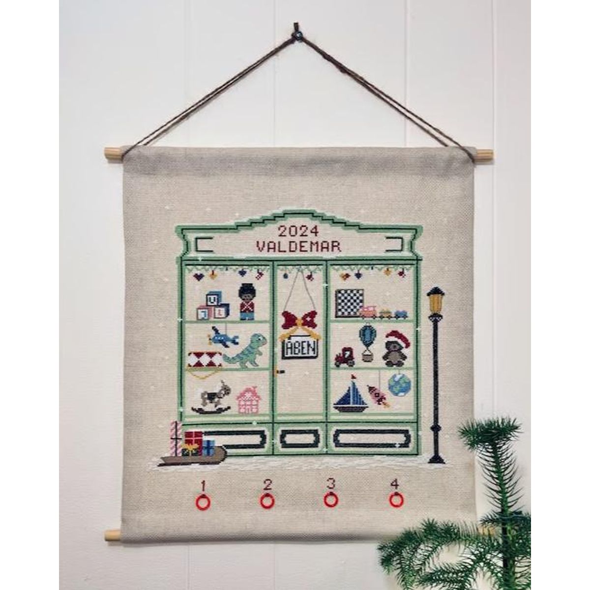 Chrtistmas toy store - 40x47 cm (adventskalender)